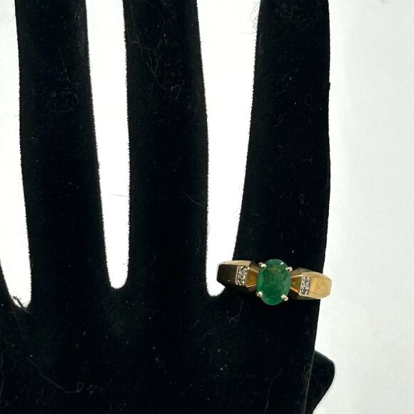 Unbranded Jewelry - 14K Yellow Gold Oval Natural Emerald & Diamond Cocktail Ring One Size